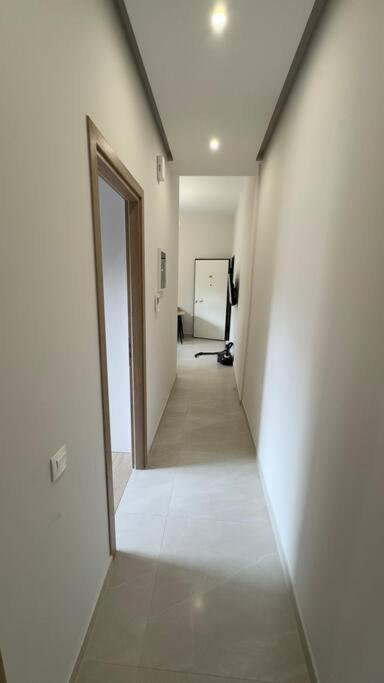New Center Apartment Near Metro Atene Esterno foto
